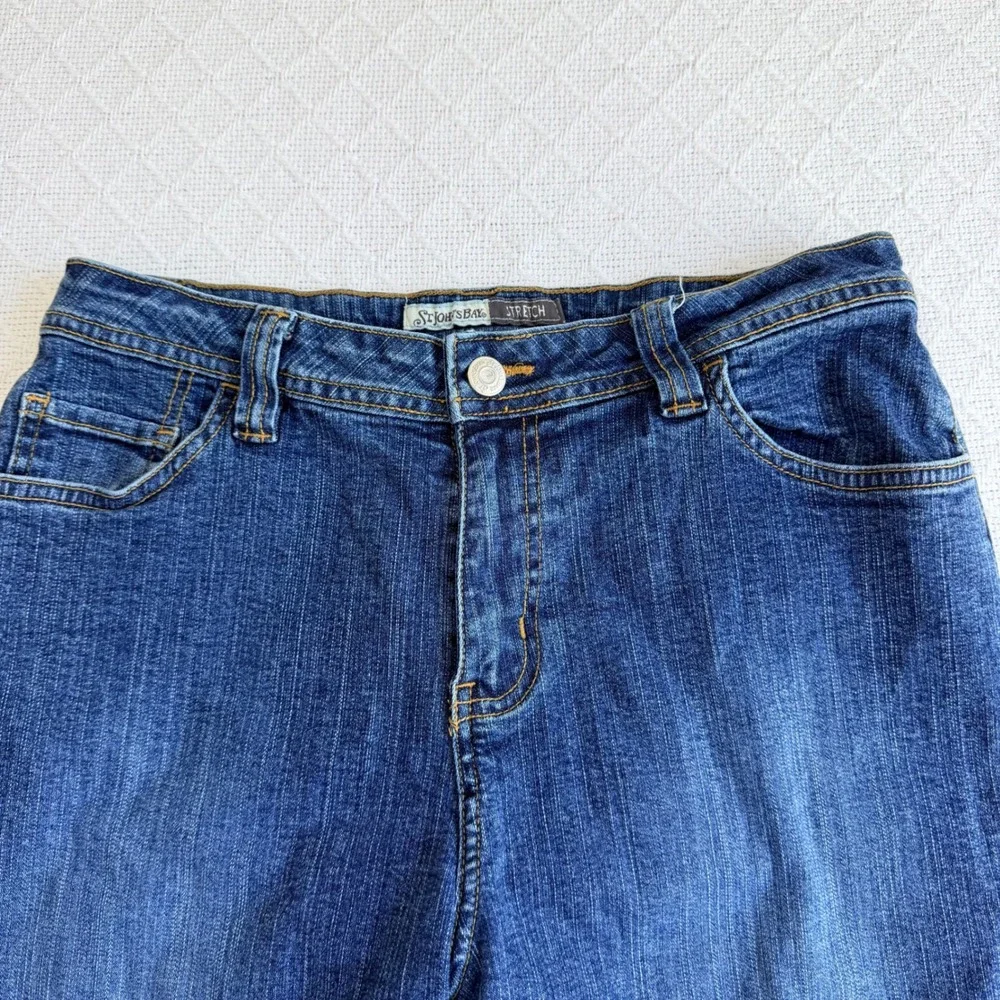 St. Johns Bay Stretch Straight Leg Jeans Medium Wash Blue Denim Size 8 708131